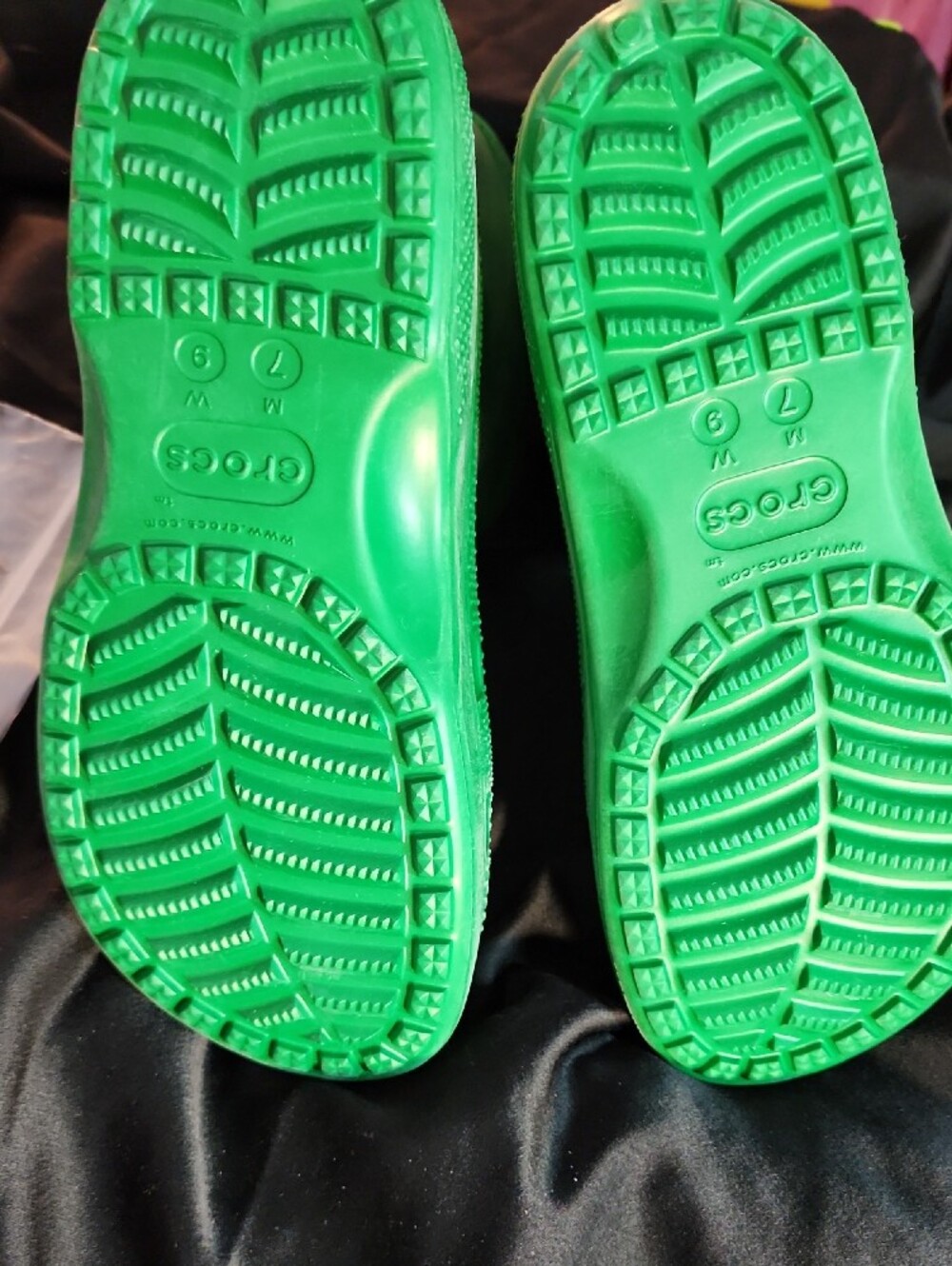 Crocs  Unisex Classic Clog in Green       M-7 W-9 - Picture 14 of 16
